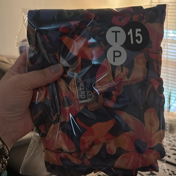 Vintage Details Express Colourful Vibrant Silk Button Up - Picture 6 of 10